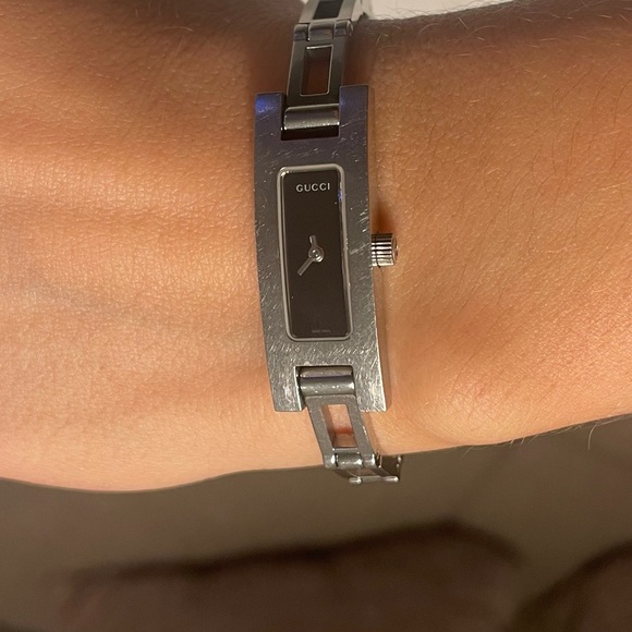 *SOLD* 3900L Vintage Gucci Watch - Picture 3 of 8